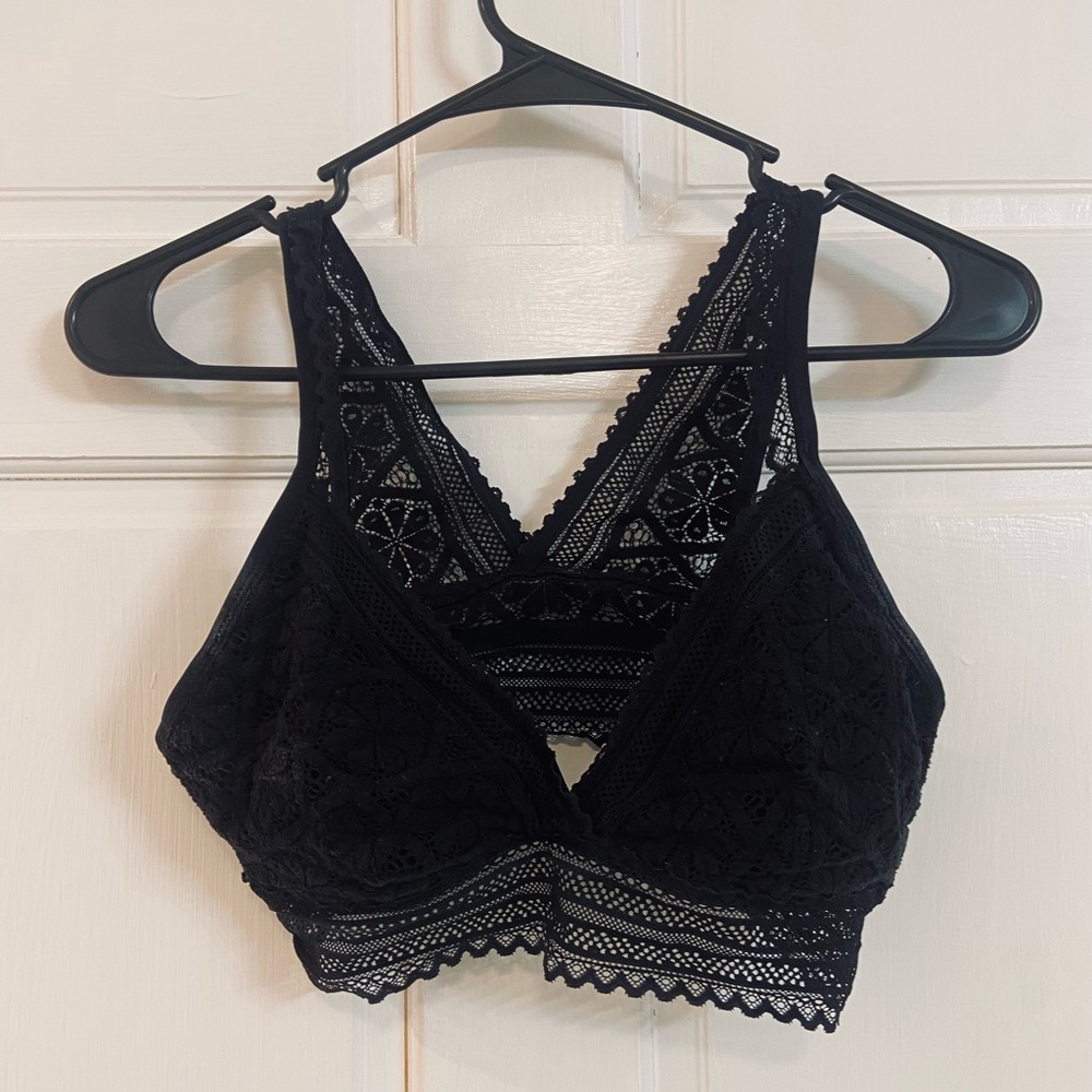 Aerie- Black Lace Bralette Size L- Supportive with removable padding